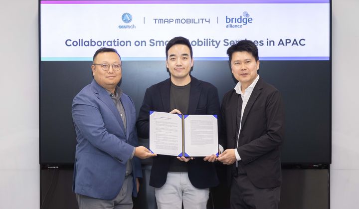 [서울=뉴시스]왼쪽부터 아코 테크 CEO겸 지리 부사장 리푸, 티맵모빌리티 박서하 D&I 담당, 브릿지 얼라이언스 부사장 앨런 여.(사진=티맵모빌리티 제공) 2025.04.15. photo@newsis.com *재판매 및 DB 금지