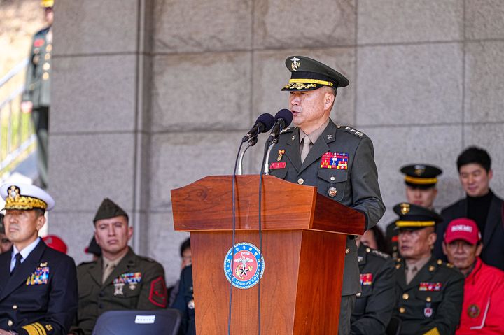 [서울=뉴시스] 주일석 해병대사령관이 15일 경기 화성시 해병대사령부에서 열린 제76주년 해병대 창설 기념행사에서 기념사를 하고 있다. (사진=해병대사령부 제공) 2025.04.15. photo@newsis.com *재판매 및 DB 금지