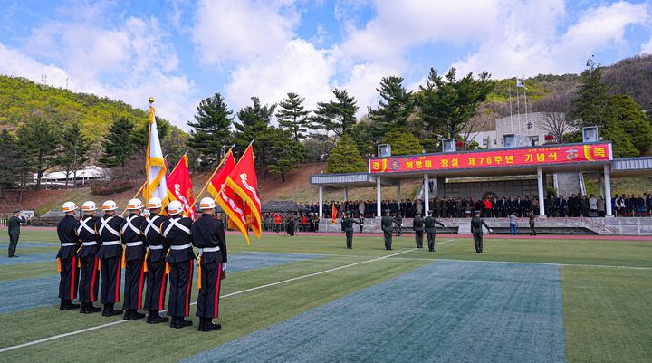 [서울=뉴시스] 15일 경기 화성시 해병대사령부에서 제76주년 해병대 창설 기념행사가 열리고 있다. (사진=해병대사령부 제공) 2025.04.15. photo@newsis.com *재판매 및 DB 금지