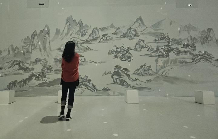 [서울=뉴시스] 제주현대미술관 전시 '페이지를 건너다: 이수지의 그림책 전' 현장 모습.(사진=비룡소 제공) 2025.04.16. photo@newsis.com *재판매 및 DB 금지