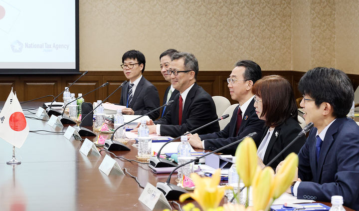 오쿠 다쓰오 일본 국세청장이 15일 일본 도쿄에서 열린 한·일 국세청장 회의에서 발언하고 있다.(사진 : 국세청 제공) 2025.4.16. *재판매 및 DB 금지