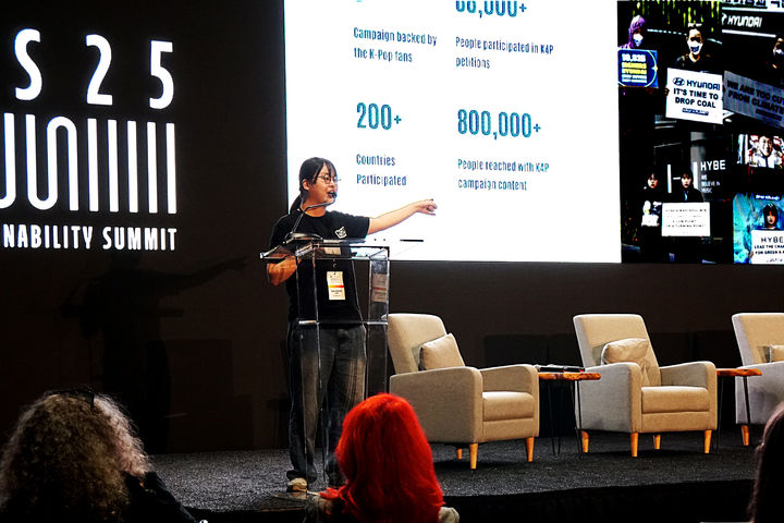 [서울=뉴시스] 김나연 케이팝포플래닛(KPOP4PLANET) 캠페이너 '2025 음악 지속가능성 서밋(Music Sustainability Summit)' 발표 모습. (사진 = 케이팝포플래닛 제공) 2025.04.16. photo@newsis.com. *재판매 및 DB 금지