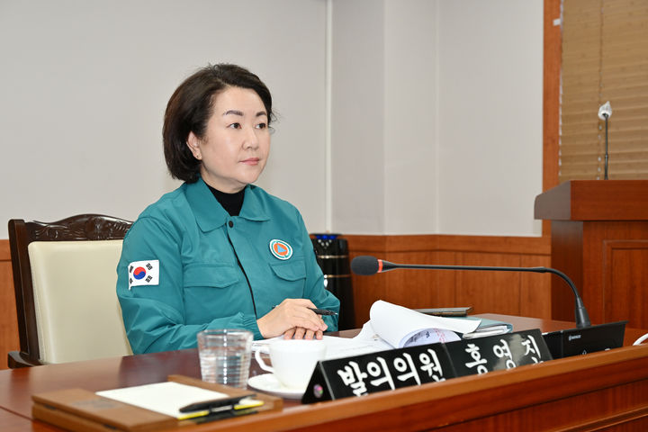 [울산=뉴시스] 울산 중구의회는 16일 홍영진 의원 대표발의로 울산 최초 어르신 품위유지 지원을 위한 조례를 제정했다고 밝혔다. (사진=울산 중구의회 제공) 2025.04.16. photo@newsis.com *재판매 및 DB 금지