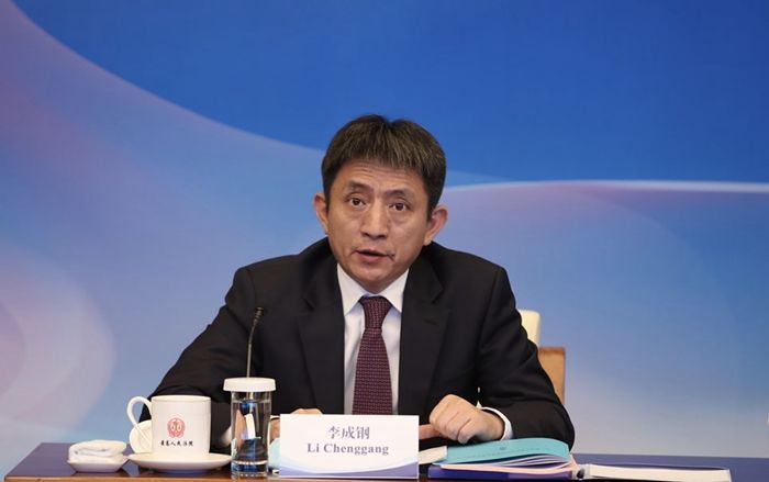 [서울=뉴시스]미중 무역전쟁이 전례없이 격화되는 가운데 16일 중국 국무원이 리청강(58)를 왕서우원(59) 대신 상무부 신임 국제무역담판대표(장관급) 겸 부부장으로 임명했다. 리 신임 대표의 자료사진. <사진출처: 바이두> 2025.04.16