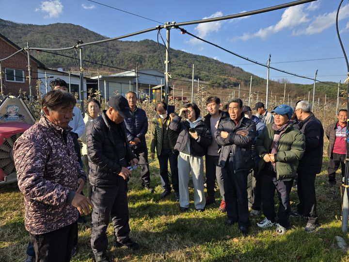 [거창=뉴시스] 경남 거창군은 귀농·귀촌인의 기초 영농기술 연수를 통한 안정적인 농업·농촌정착을 돕고 후계농업인을 육성하기 위해 '귀농귀촌인 영농대학(영농대학)' 교육생을 내달 2일까지 모집한다고 16일 밝혔다. (사진=거창군 제공) 2025.04.16. photo@newsis.com *재판매 및 DB 금지