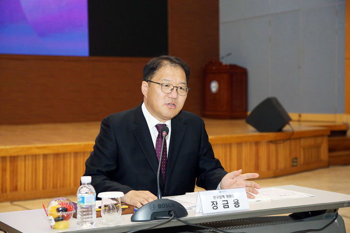 [창원=뉴시스] 16일 경남 창원시청 시민홀에서 올해 제1차 인구정책위원회가 개최된 가운데 장금용 창원시장 권한대행이 인사말을 하고 있다. (사진=창원시청 제공) 2025.04.17. photo@newsis.com *재판매 및 DB 금지