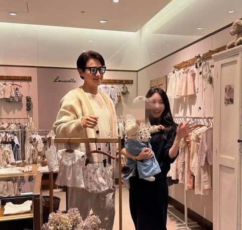 [서울=뉴시스] 왼쪽부터 이지훈, 딸 루희, 미우라 아야네. (사진=미우라 아야네 인스타그램 캡처) 2025.04.16. photo@newsis.com *재판매 및 DB 금지