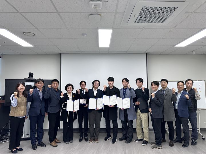 [창원=뉴시스]제1회 경남 농어촌지역개발사업 기술이전 및 노하우 공유회. (사진=농어촌공사 경남본부 제공) 2025.04.16. photo@newsis.com *재판매 및 DB 금지