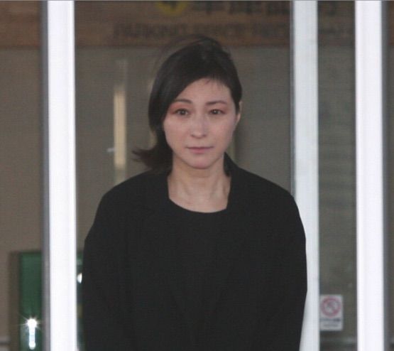 [뉴시스]경찰서를 나서는 히로스에 료코의 모습. (사진=플래시) 2025.4.16 *재판매 및 DB 금지