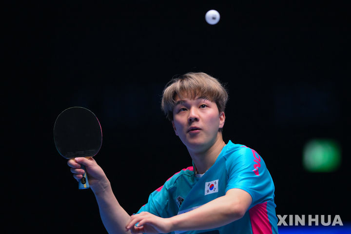 [마카오=신화/뉴시스] 안재현이 16일(현지 시간) 중국 마카오 갤럭시 아레나에서 열린 2025 국제탁구연맹(ITTF) 월드컵 남자 단식 조별 리그 13조 2차전에서 오마르 아사르(이집트)와 경기하고 있다. 안재현이 3-1(12-10 11-8 11-5 9-11)로 승리하고 2승을 기록했다. 2025.04.16.