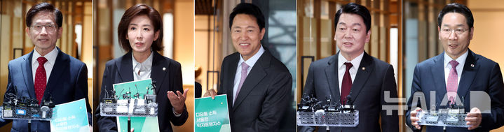 [서울=뉴시스] 추상철 기자 = 16일 오전 서울 중구 서울시청에서 국민의힘 대선 출마를 선언한 김문수(왼쪽부터) 전 고용노동부 장관, 나경원 의원, 안철수 의원, 유정복 인천시장이 각각 오세훈(왼쪽 세번째) 서울시장과 회동을 마친 후 브리핑을 하고 있다. 2025.04.16. scchoo@newsis.com