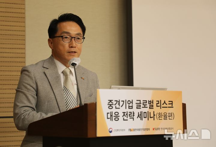 [서울=뉴시스] 개회사를 하는 이호준 한국중견기업연합회 상근부회장. (사진= 한국중견기업연합회 제공) 