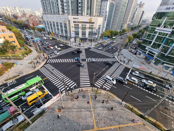 [서울=뉴시스]구로구청사거리 대각선 횡단보도.