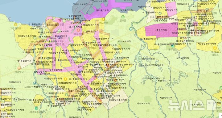 [제주=뉴시스] 제주시 원도심 도시지역으로 상업지구인 보라색을 제외한 노란색이 제2종 일반주거지역이다. 제주도 공간포털에서 캡처. photo@newsis.com
