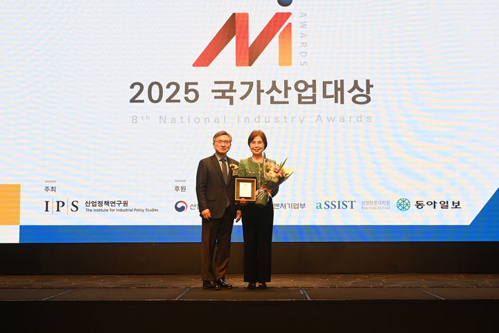 [세종=뉴시스] 한국전력기술이 17일 2025 국가산업대상 시상식에서 기술혁신 부문 대상을 수상했다고 밝혔다. (사진=한전기술 제공) 2025.04.17. photo@newsis.com *재판매 및 DB 금지