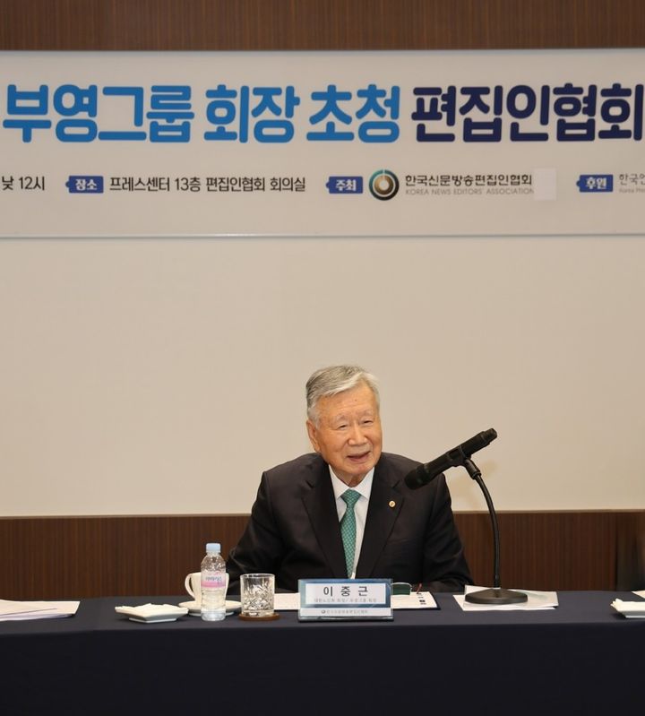 이중근 부영그룹 회장이 16일 한국프레스센터에서 열린 한국신문방송편집인협회 포럼에 참석해 발언하고 있다. 사진 부영그룹 *재판매 및 DB 금지