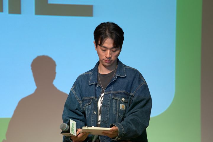 [서울=뉴시스] 내책방 콘서트에 참석한 박정민 출판사 무제 대표(사진=국립장애인도서관 제공) 2025.04.17. photo@newsis.com *재판매 및 DB 금지