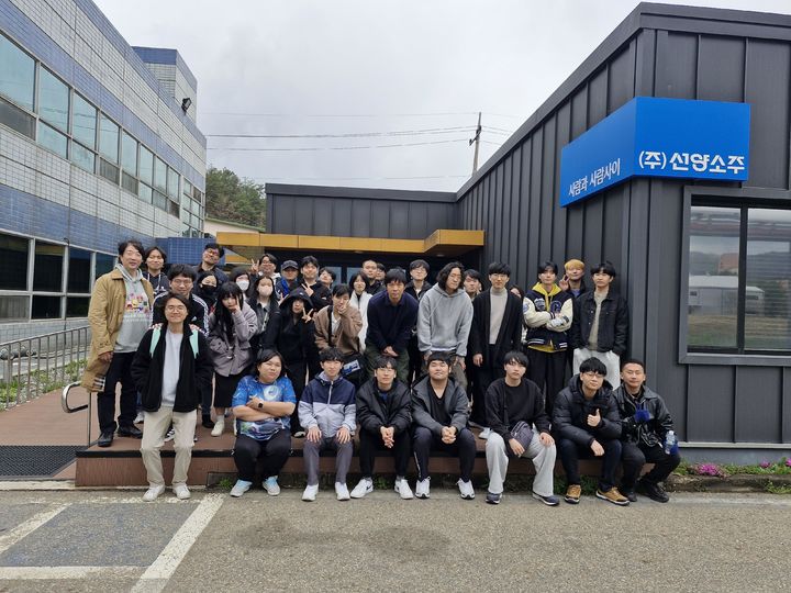 [대전=뉴시스] 산업현장 체험학습에 참가한 한국폴리텍IV대학 대전캠퍼스 메타버스콘텐츠과 학생들. (사진=한국폴리텍IV대학 대전캠퍼스 제공) *재판매 및 DB 금지