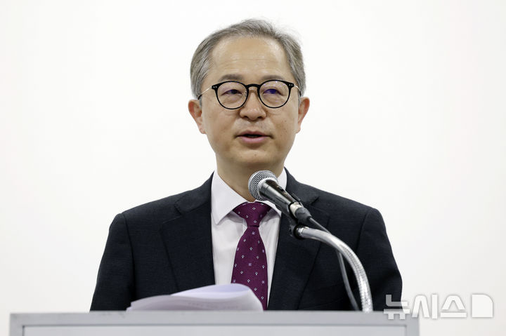 [서울=뉴시스] 최동준 기자 = KTR(한국화학융합시험연구원) 23대 원장으로 이승렬 전 산업통상부 산업정책실장이 20일 취임했다. 2025.04.17. photocdj@newsis.com
