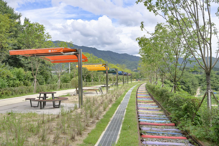 중앙선 폐선 구간을 활용해 조성한 '치악산 바람길숲' *재판매 및 DB 금지