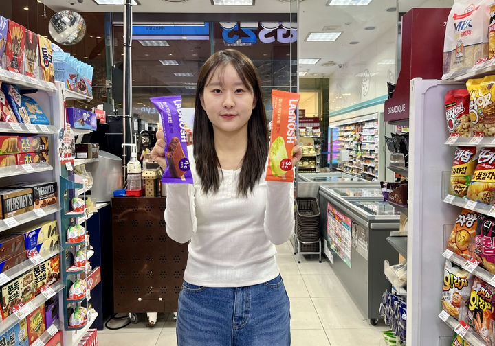 [서울=뉴시스] GS리테일이 운영하는 편의점 GS25가 이달 들어 저당 아이스크림 매출이 전년 동기 대비 50.8% 급증했다고 18일 밝혔다. (사진=GS리테일 제공) *재판매 및 DB 금지