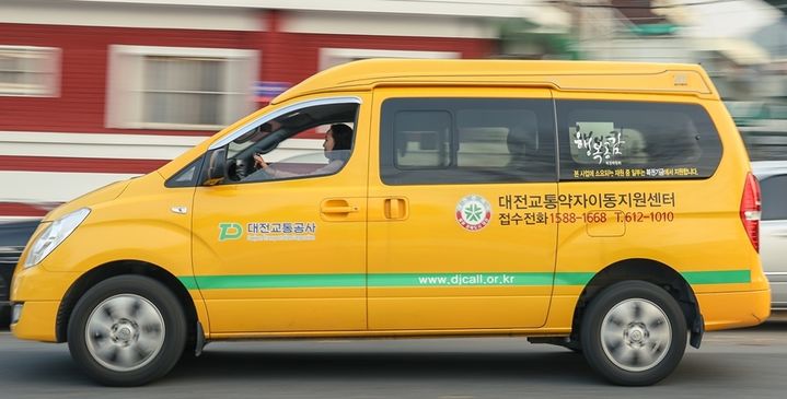 [대전=뉴시스]대전교통공사의 대전교통약자이동지원 특수차량. 2025. 04. 18 photo@newsis.com *재판매 및 DB 금지