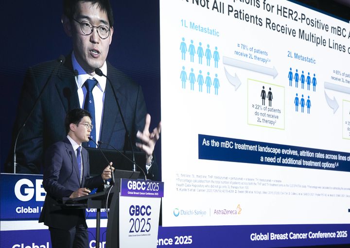 [서울=뉴시스] GBCC 2025에서 서울대학교병원 혈액종양내과 이대원 교수가 발표하고 있다. (사진=한국아스트라제네카 제공) 2025.04.19. photo@newsis.com *재판매 및 DB 금지