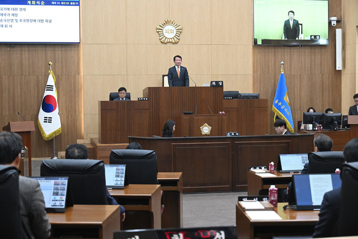 [울산=뉴시스] 울산 울주군의회는 18일 의사당 본회의장에서 이순걸 군수를 비롯한 간부 공무원이 참석한 가운데 제237회 임시회 제1차 본회의를 열고 13일간의 의사일정에 돌입했다. (사진=울주군의회 제공) 2025.04.18. photo@newsis.com *재판매 및 DB 금지