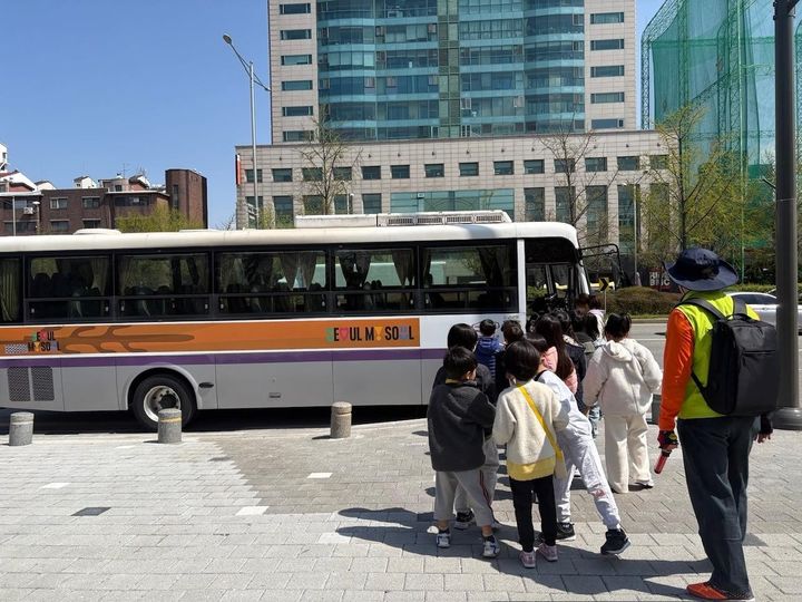 [서울=뉴시스] 현장 체험학습중인 초등학생들. 본 기사와 직접 관련 없음. 2025.04.20 (사진 제공=서울시교육청) photo@newsis.com *재판매 및 DB 금지