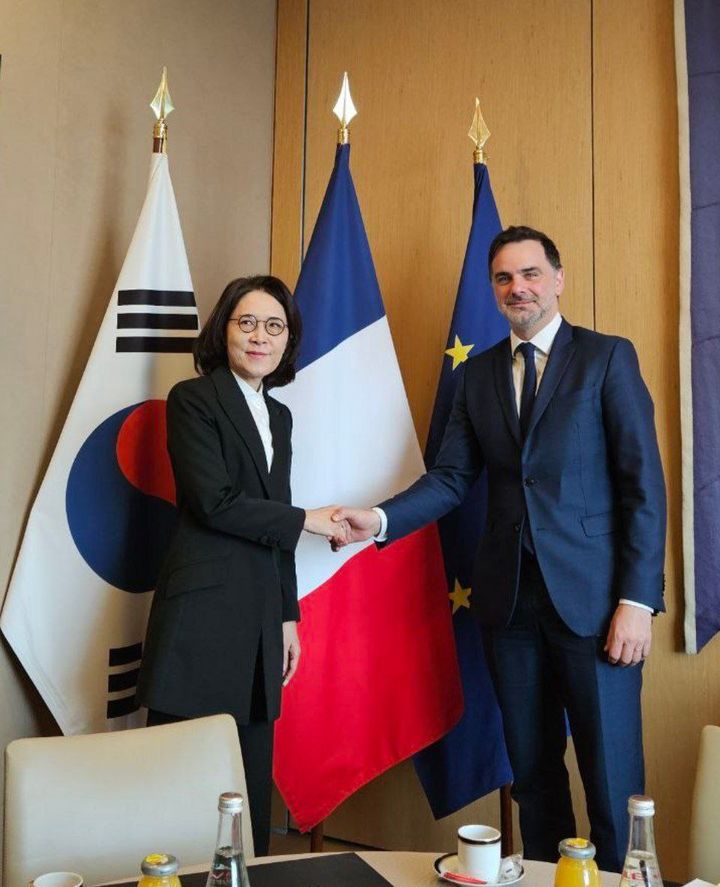 [서울=뉴시스]강인선 외교부 제2차관은 16~18일(현지시간) 파리를 방문해 로랑 생마르탕 프랑스 외교부 대외무역·재외국민 담당 특임 장관과 양자 면담을 가졌다. (사진=외교부 제공)2025.04.19 *재판매 및 DB 금지