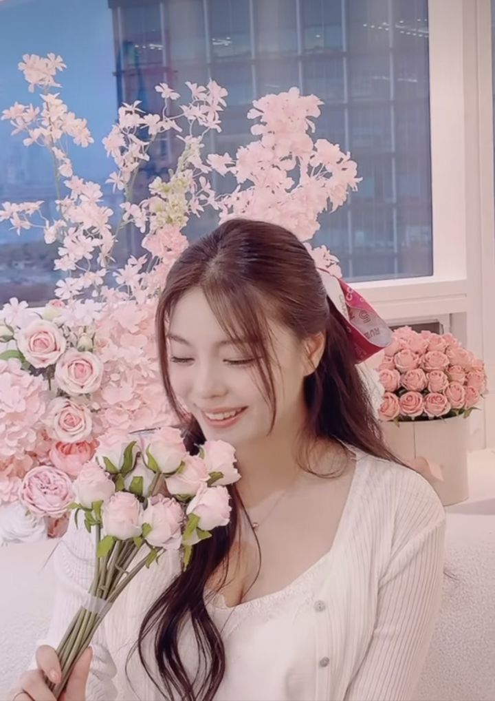 [서울=뉴시스] 가수 에일리가 결혼식을 앞두고 브라이덜 샤워를 즐겼다. (사진=에일리 인스타그램 캡처) 2025.04.19. photo@newsis.com *재판매 및 DB 금지