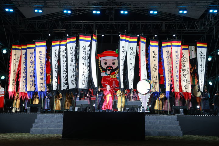 [의령=뉴시스]의령홍의장군축제 개막식.(사진=의령군 제공) 2025.04.19.photo@newsis.com *재판매 및 DB 금지