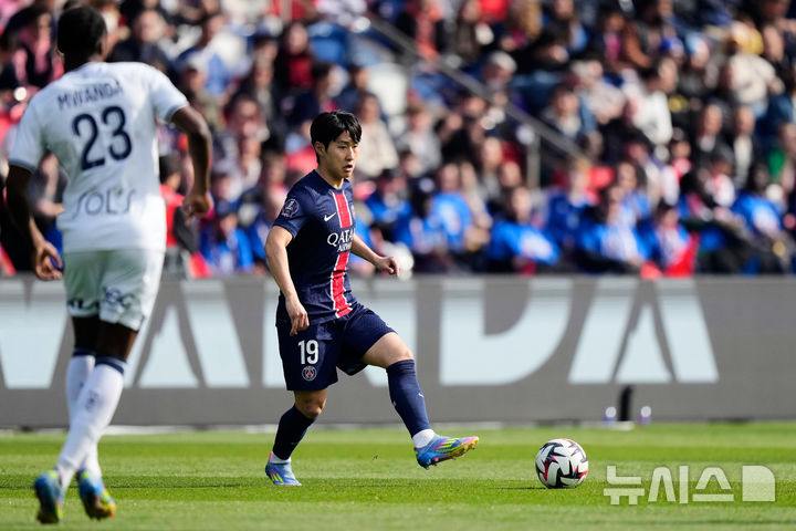 [파리=AP/뉴시스] 프랑스 프로축구 리그앙 파리 생제르맹(PSG)의 이강인. 2025.04.19.