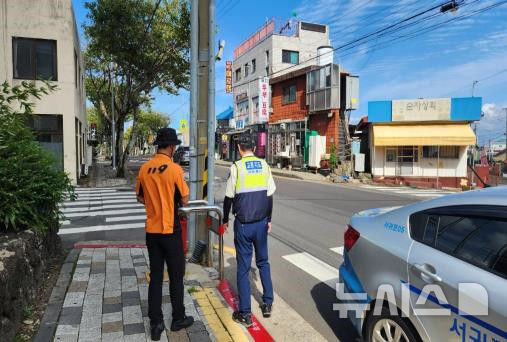 [제주=뉴시스] 제주 소화전 주변 불법 주·정차 단속 자료 사진.(사진=제주소방안전본부 제공) 2025.04.20. photo@newsis.com