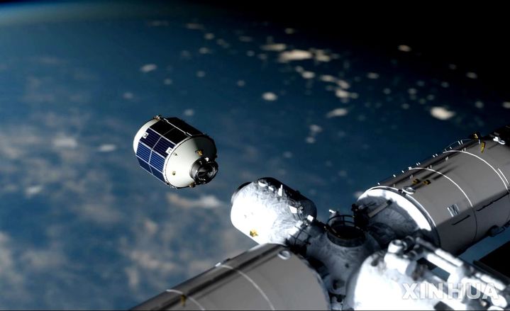 [상하이=신화/뉴시스] 중국의 차세대 화물우주선 칭저우가 중국 우주정거장과 도킹하는 모습의 가상도. 2025.04.20