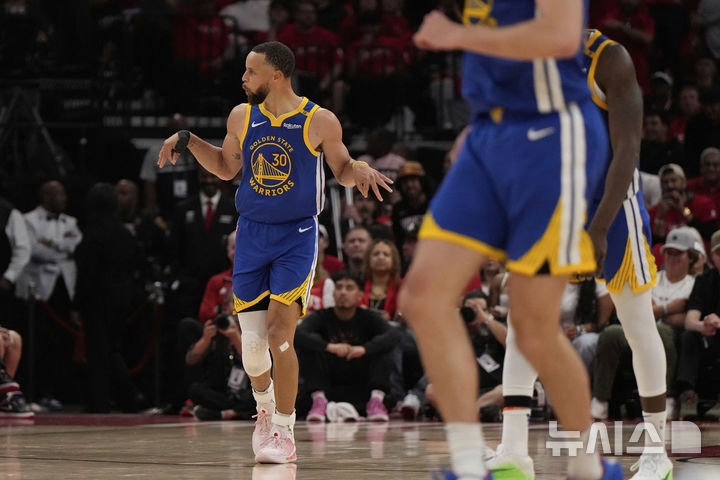 [휴스턴=AP/뉴시스] 미국프로농구(NBA) 골든스테이트 워리어스의 스테픈 커리. 2025.04.20.