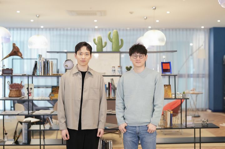 [울산=뉴시스] 구미현 기자 = 사진 왼쪽부터 차례대로 이현규 연구원과 윤성환 교수 (사진=UNIST 제공) 2025.04.21. photo@newsis.com *재판매 및 DB 금지