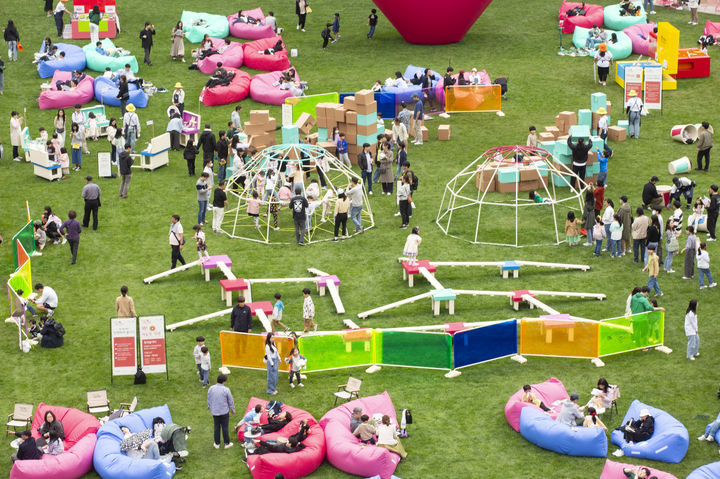 [서울=뉴시스] 책읽는 서울광장 창의놀이터. 2025.04.21 (사진 제공=서울시) photo@newsis.com *재판매 및 DB 금지