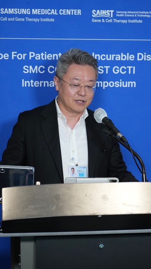 [서울=뉴시스] 이엔셀 장종욱 대표가 발표하고 있다. (사진=이엔셀 제공) 2025.04.21. photo@newsis.com *재판매 및 DB 금지