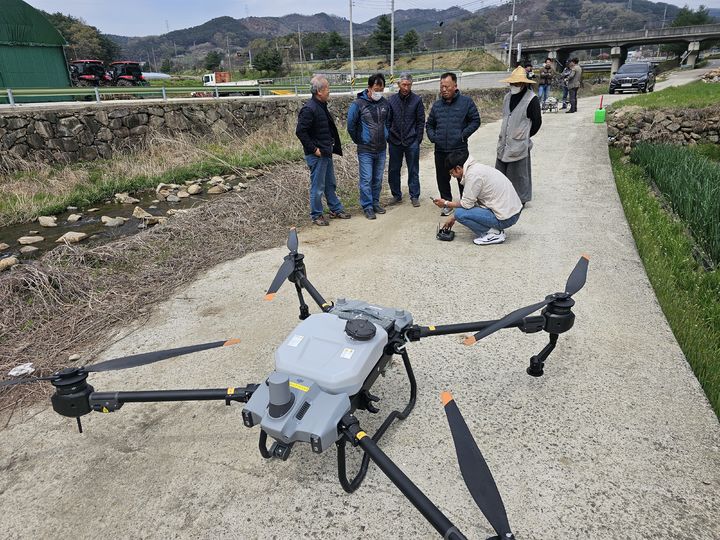[산청=뉴시스] 산청군 드론 자격증 취득 교육비 지원 (사진=산청군 제공) 2025. 04. 21. photo@newsis.com *재판매 및 DB 금지