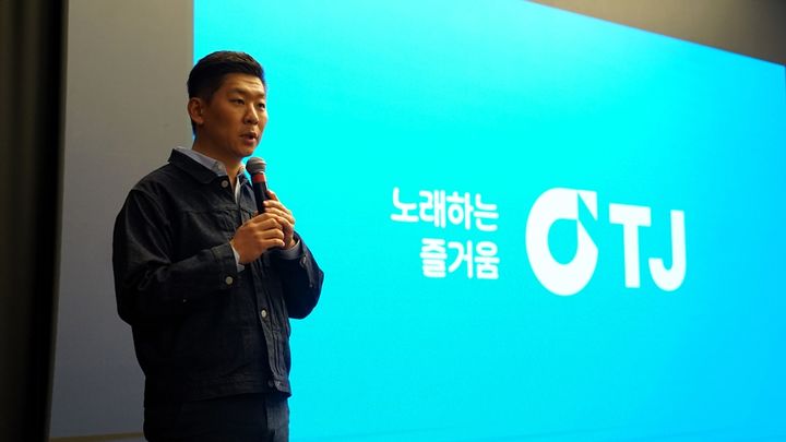 TJ미디어 창립 34주년 기념식에서 브랜드 전략 소개하는 윤나라 대표이사.(사진=TJ미디어 제공) *재판매 및 DB 금지