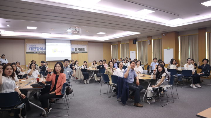 [대전=뉴시스]대전시는 공공보건의료지원단과 함께 21일 대전시청에서 '2025년 대전광역시 공공보건의료 협의체 원탁회의'를 가졌다. (사진=대전시 제공) 2025. 04. 21 photo@newsis.com *재판매 및 DB 금지