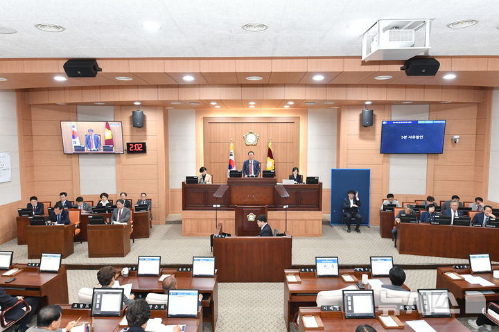[김해=뉴시스]김해시의회 임시회. (사진=김해시의회 제공). 2025.04.21. photo@newsis.com