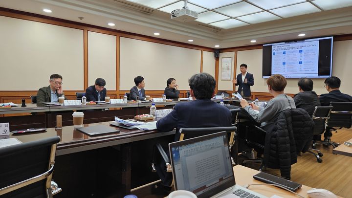 [수원=뉴시스] 경기아트센터 조직혁신위원회 개최. (사진=경기아트센터 제공) 2025.04.21. photo@newsis.com *재판매 및 DB 금지