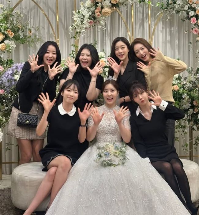 [서울=뉴시스] 레인보우 멤버들. (사진=노을 인스타그램 캡처) 2025.04.21. photo@newsis.com *재판매 및 DB 금지