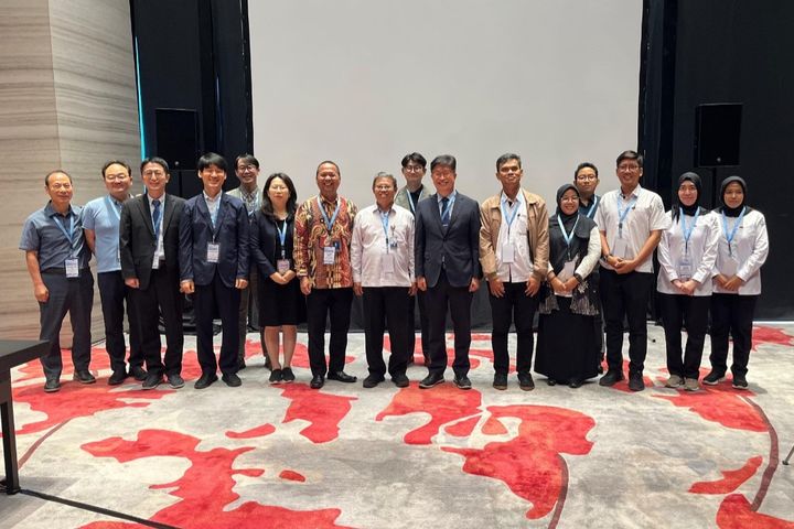 [부산=뉴시스] 21일 인도네시아 자카르타에서 연안국과의 협력사업(ODA)으로 추진되는 인도네시아 양식 생산성 향상을 위한 스마트 기술 지원사업의 성과를 공유하는 워크숍이 진행되고 있다. (사진=국립수산과학원 제공) 2025.04.21. photo@newsis.com *재판매 및 DB 금지