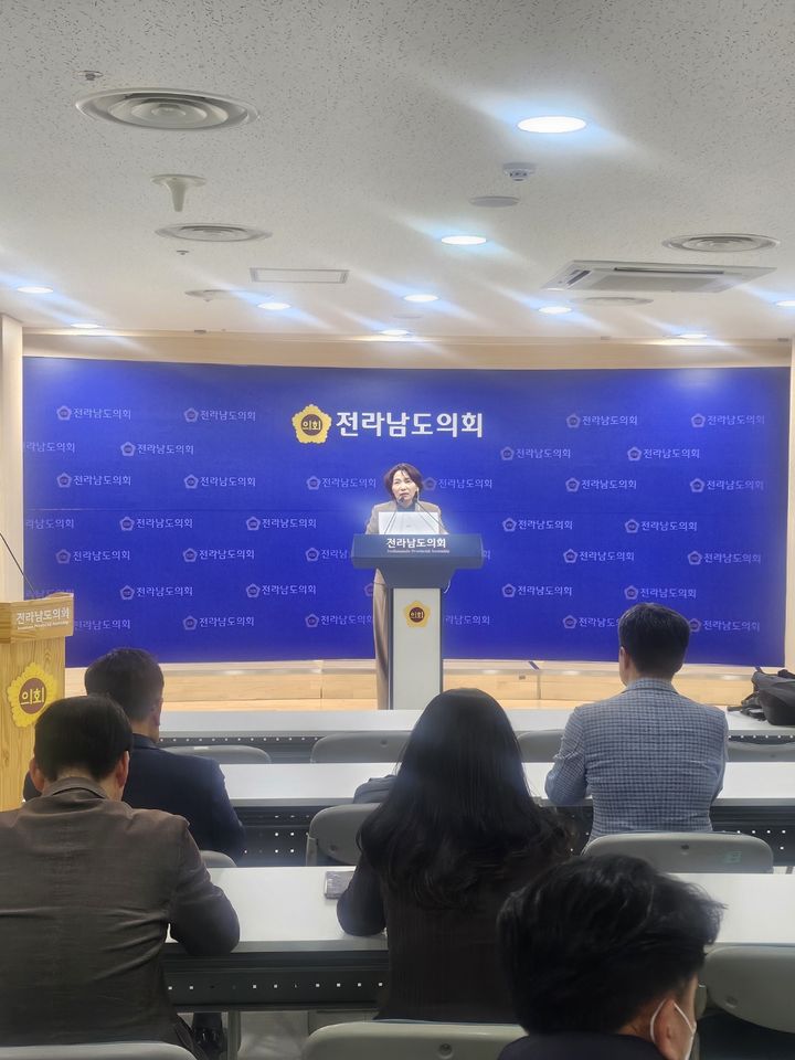 [서울=뉴시스] '장애인의 날'을 맞아 더불어민주당이 21일 장애인에 대한 맞춤형 교육의 필요성을 촉구했다. (사진=독자 제공) 2025.04.21. photo@newsis.com *재판매 및 DB 금지