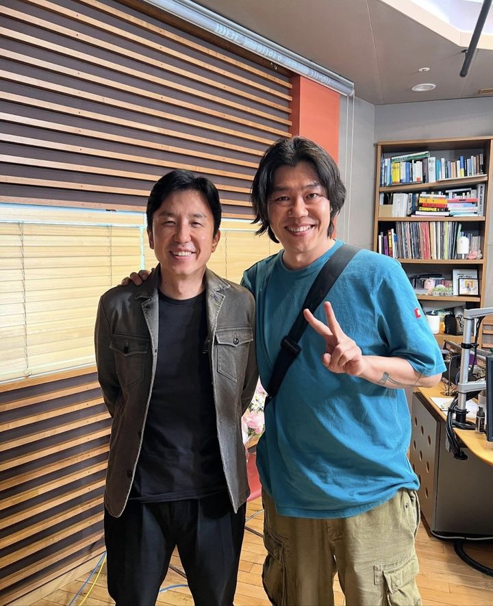 [서울=뉴시스] 유희열(왼쪽), 이상순. (사진=MBC FM4U '완벽한 하루 이상순입니다' 인스타그램 캡처) 2025.04.21. photo@newsis.com *재판매 및 DB 금지