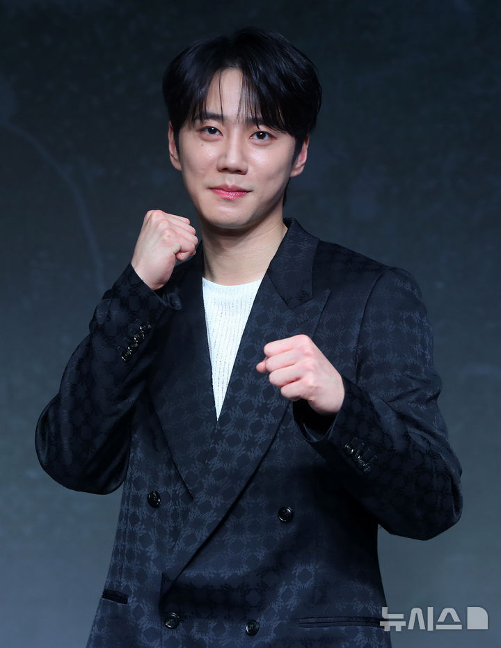 [서울=뉴시스] 김혜진 기자 = 배우 이준영이 21일 오전 서울 마포구 호텔 나루에서 열린 넷플릭스 시리즈 '약한영웅 Class 2' 제작발표회에서 포즈를 취하고 있다. 2025.04.21. jini@newsis.com