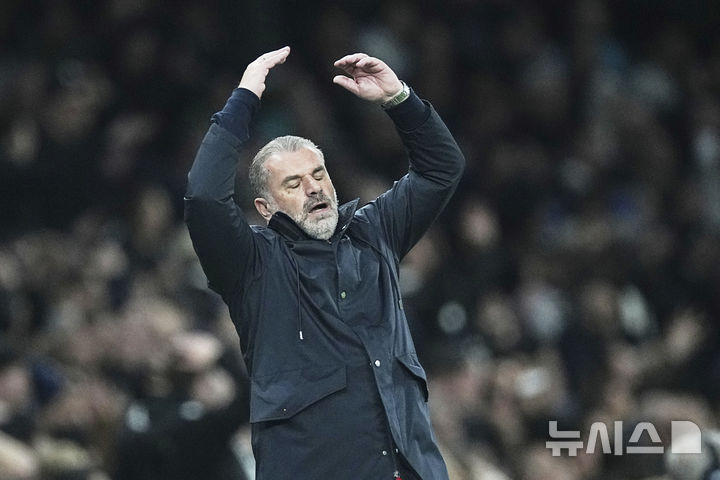 [런던=AP/뉴시스] 잉글랜드 프로축구 프리미어리그(EPL) 토트넘홋스퍼의 엔제 포스테코글루 감독. 2025.04.21.